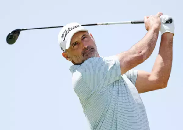 ヘンドリーのティーショット　ゴルフ