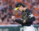 「ガッツポーズする大津　プロ野球」の画像1
