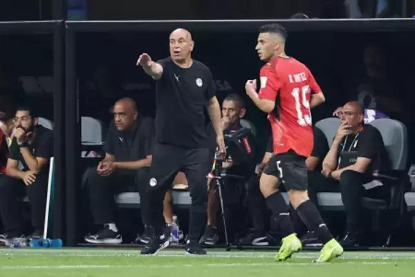 指示を出すハッサン監督　Ｗ杯サッカー