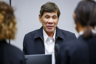 ドゥテルテ前比大統領、ＩＣＣに初出廷