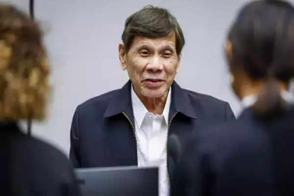 ドゥテルテ前比大統領、ＩＣＣに初出廷
