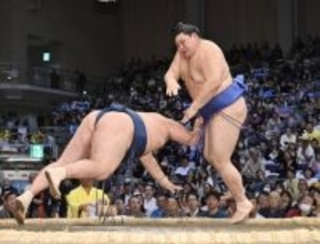 支度部屋＝大相撲九州場所