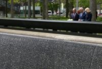 チャールズ英国王夫妻、９１１メモリアルを訪問 米国との「連帯」強調