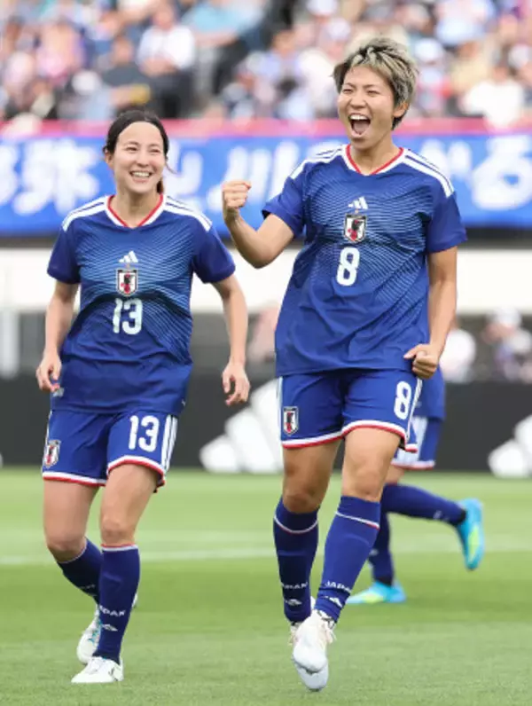 喜ぶ清家　サッカー