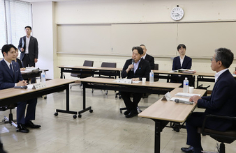 破綻後２０年、林総務相が訪問