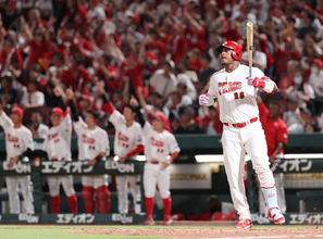 モンテロの勝ち越し２ラン　プロ野球