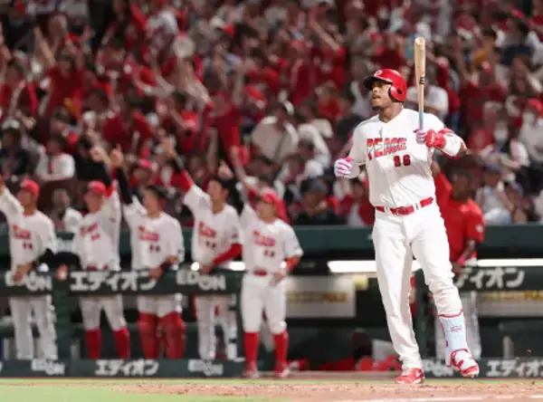 モンテロの勝ち越し２ラン　プロ野球