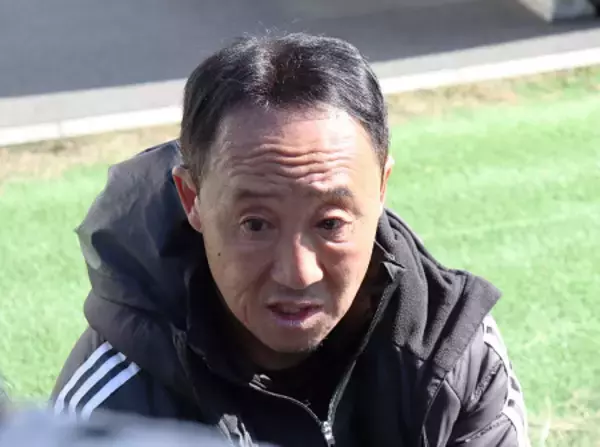 取材に応じる黒田監督