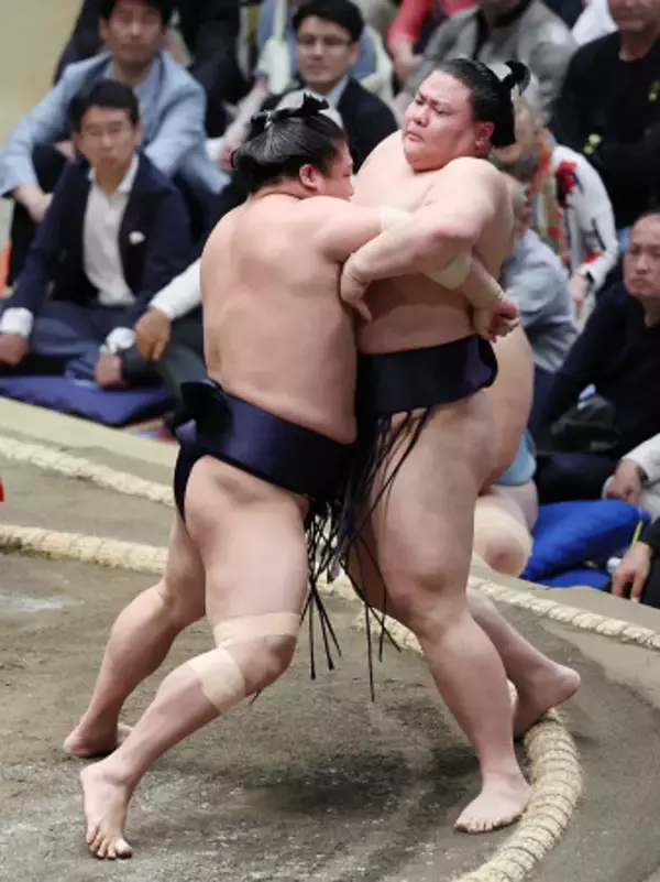 若隆景の寄り切り
