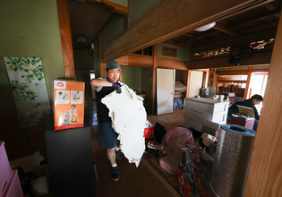 炎天下、片付け追われる