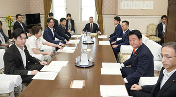 衆院定数「適切規模に削減」