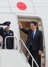 岸田首相、仏・南米訪問へ出発