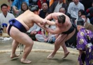 新大関一蹴で賜杯へ望み＝大の里、横綱の貫禄示す―大相撲初場所