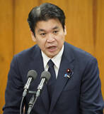 「松本文科相「内容見て判断」」の画像1