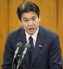 松本文科相「内容見て判断」
