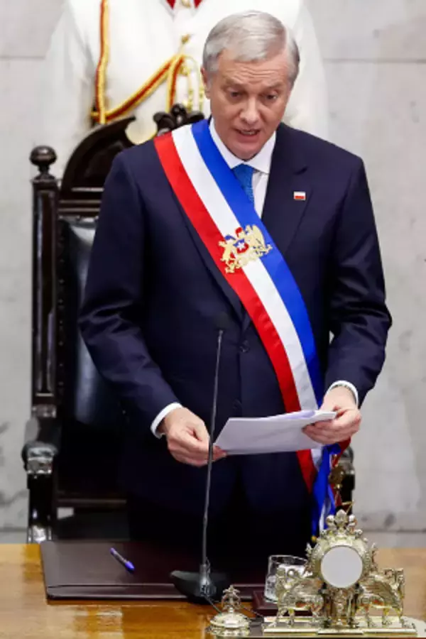 カスト大統領が就任