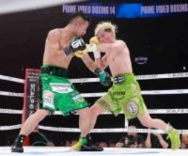 打ち合う井上拓と那須川　ボクシング