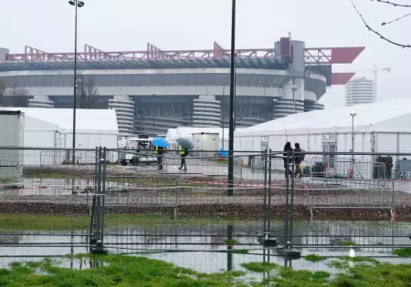 テントなどが設置された五輪競技場