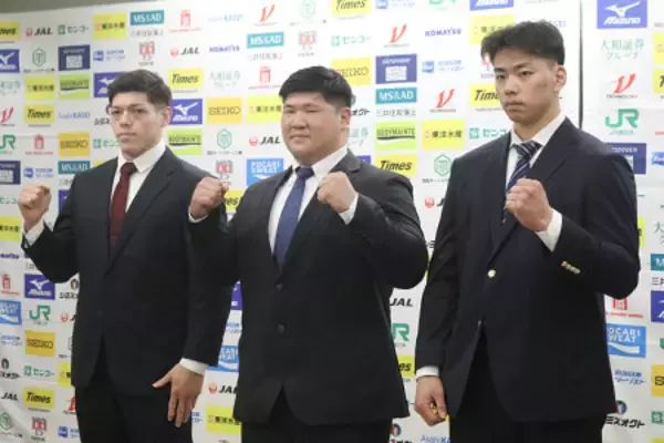 撮影に応じる香川ら　全日本柔道