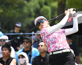 桑木志帆が首位守る＝サントリー女子ゴルフ