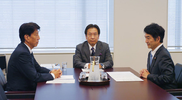 審議日程の早期決定を要請