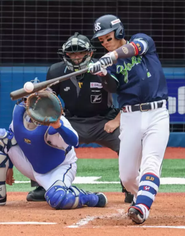 ヤクルト、粘りも積極性も＝一回に６得点の猛攻―プロ野球
