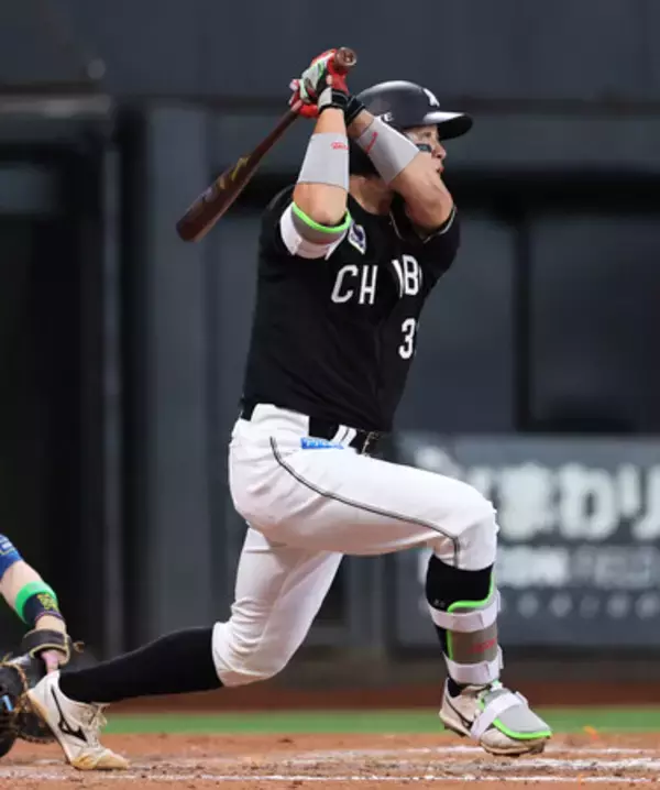 佐藤が決勝２ラン＝プロ野球・日本ハム３―５ロッテ