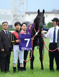 「クロワデュノールが優勝＝ダービー馬、１９年ぶり制覇―競馬天皇賞・春」の画像1