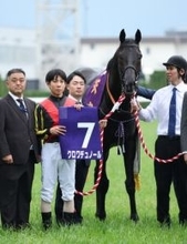 クロワデュノールが優勝＝ダービー馬、１９年ぶり制覇―競馬天皇賞・春