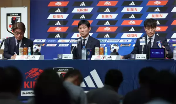 会見する森保監督ら　サッカー