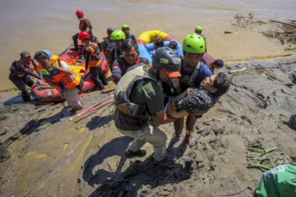 豪雨の死者４４２人に