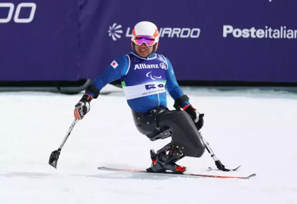 滑走を終えた鈴木