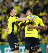 柏３連勝で首位奪取＝鹿島は５試合ぶり勝利―Ｊ１