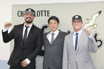 ロングら入団会見＝プロ野球・ロッテ