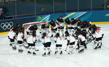 円陣を組む日本　五輪