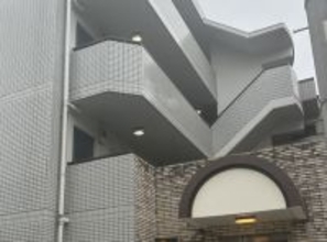 熱湯掛け死なせたか＝強盗致死容疑で知人の男再逮捕―警視庁