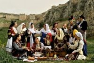 女性デー彩る民族衣装