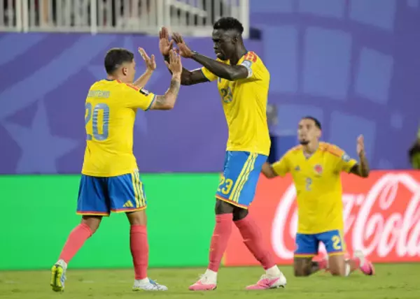 喜ぶコロンビアの選手　Ｗ杯サッカー