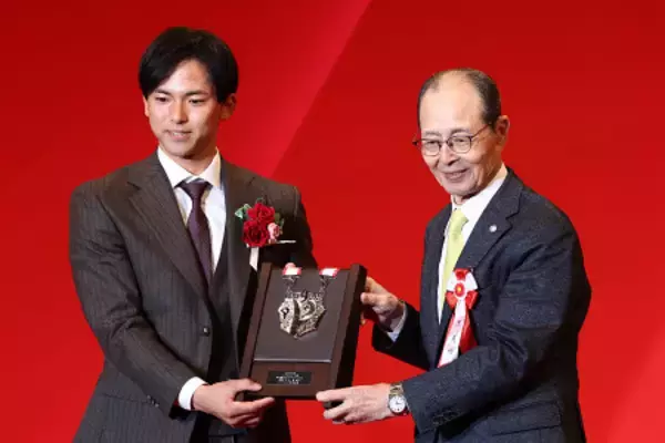 ベストナイン賞を受賞した宗山