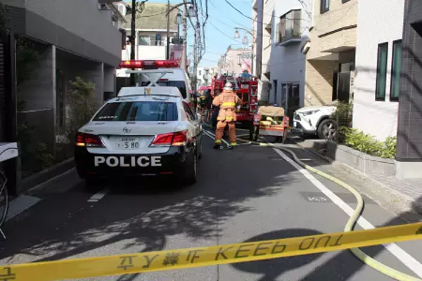 強制執行の２人刺される