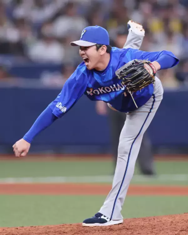 力投する山崎　プロ野球