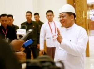 ミンアウンフライン氏が大統領就任