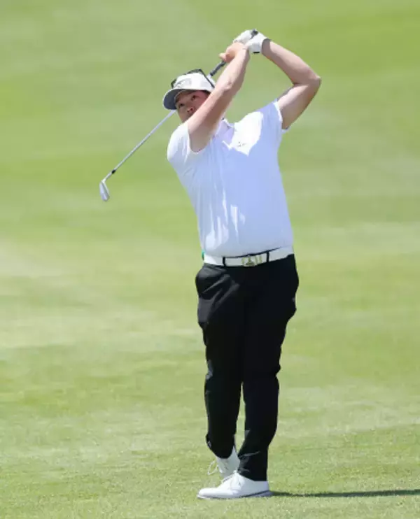 水田の第２打　男子ゴルフ