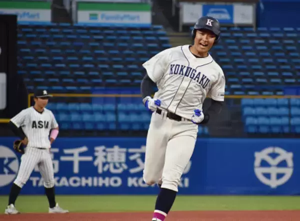 代打本塁打を放った大谷　東都大学野球