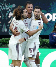 祝福されるバエナ　Ｗ杯サッカー