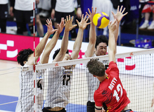 甲斐、初スタメンで躍動＝バレー・ネーションズリーグ