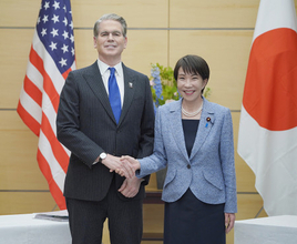 ベセント米財務長官と会談する高市首相