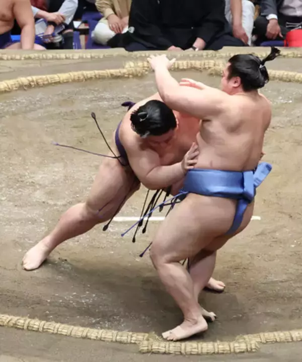 義ノ富士、闘争心に火をつけて＝８連勝、新三役に前進―大相撲夏場所