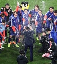 祝福される森保監督　サッカー