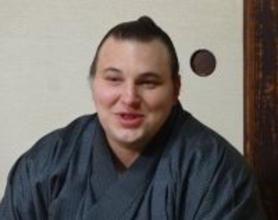 喜びを語る安青錦